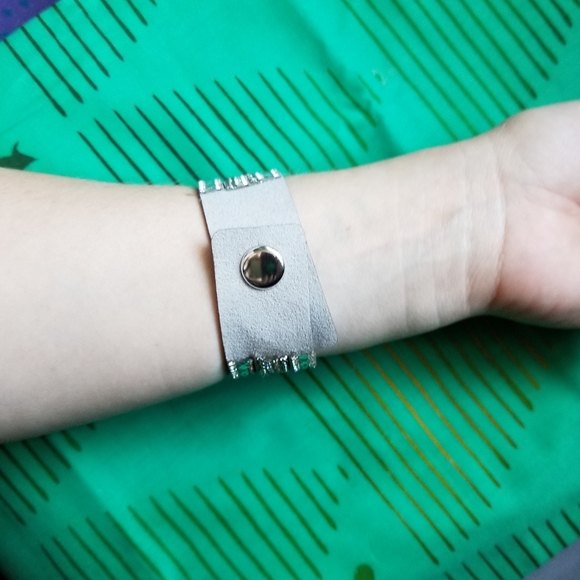 Very sparkly wrist band snap bracelet - Picture 4 of 5